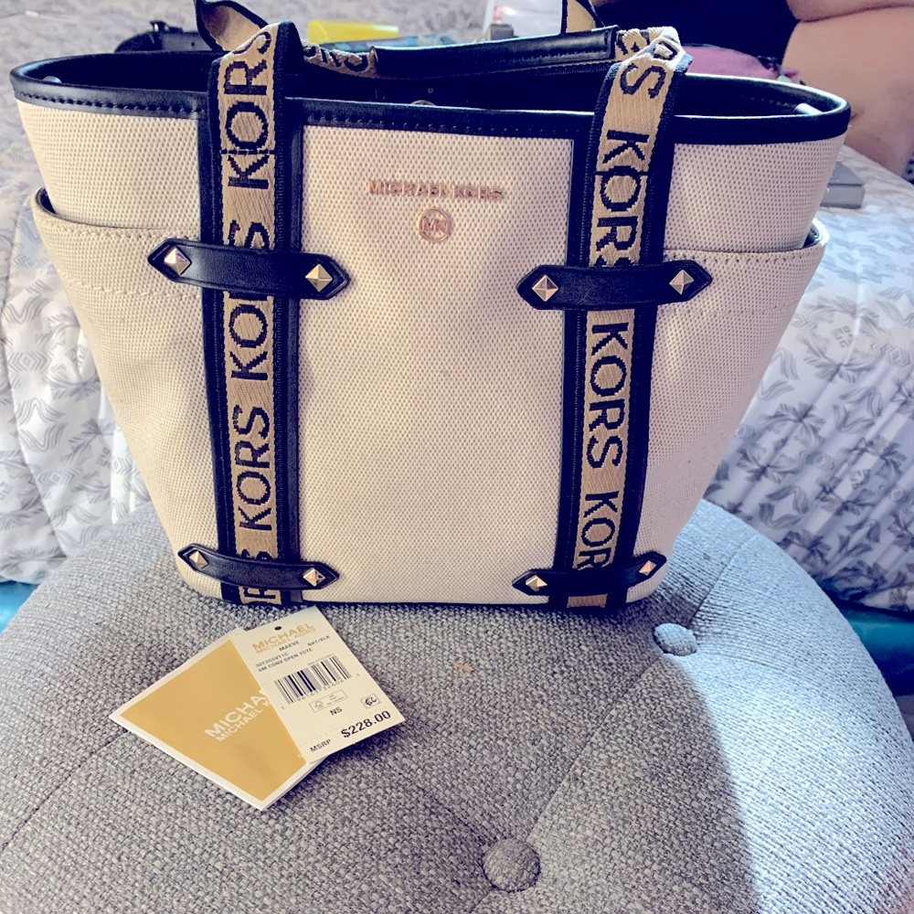 Micheal kors crossbody purse